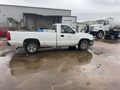 Image of Chevrolet Silverado equipment image 1