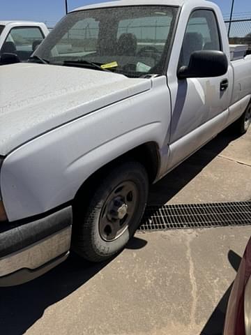 Image of Chevrolet Silverado equipment image 3