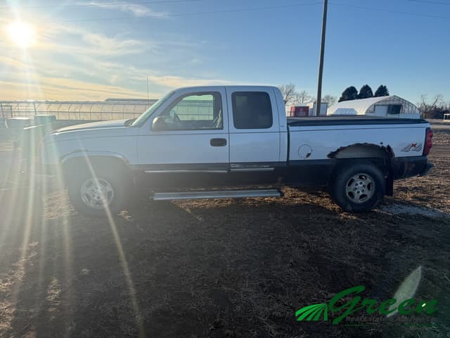 Image of Chevrolet Silverado equipment image 1