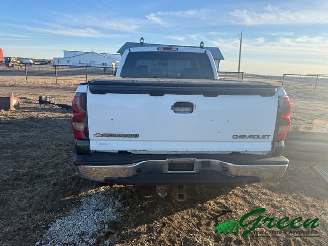 Image of Chevrolet Silverado equipment image 2