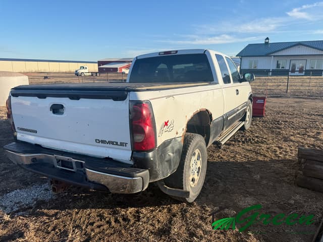 Image of Chevrolet Silverado equipment image 3