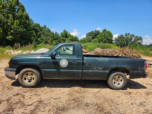Image of Chevrolet Silverado equipment image 4