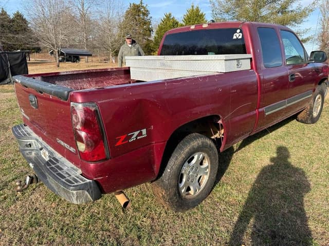 Image of Chevrolet Silverado equipment image 4