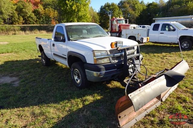 Image of Chevrolet 2500HD equipment image 3