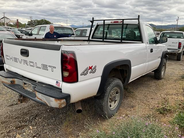 Image of Chevrolet 2500HD equipment image 3