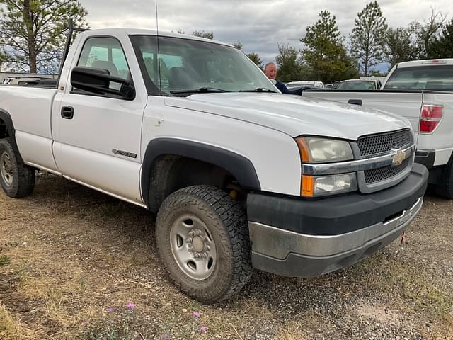 Image of Chevrolet 2500HD equipment image 2