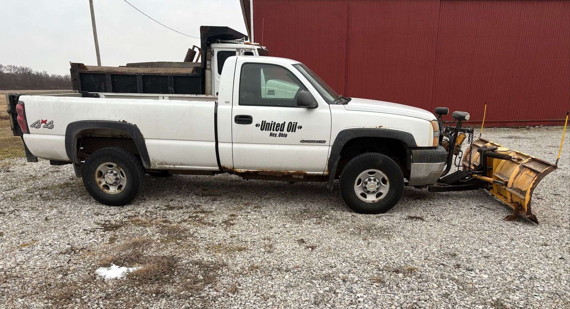 2004 Chevrolet 2500HD Equipment Image0