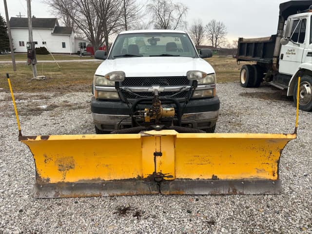 Image of Chevrolet 2500HD equipment image 2