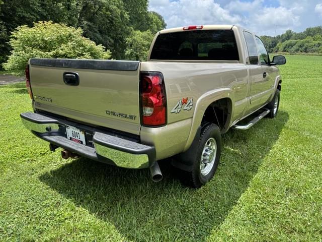 Image of Chevrolet 2500HD equipment image 2