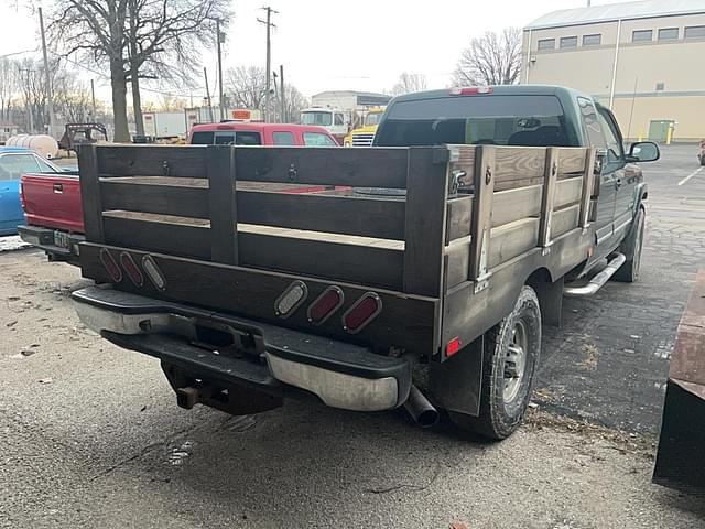 Image of Chevrolet 2500HD equipment image 2