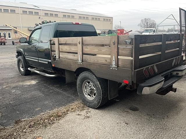 Image of Chevrolet 2500HD equipment image 4