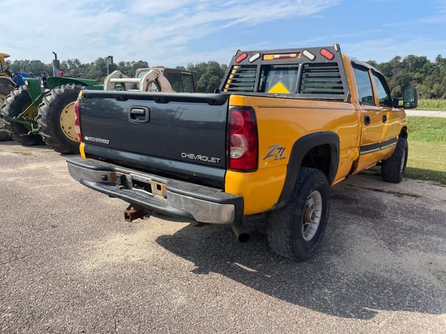 Image of Chevrolet 2500 equipment image 3