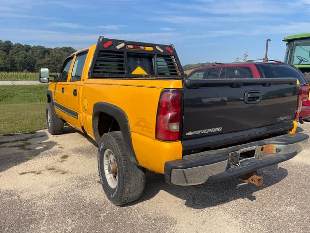 Image of Chevrolet 2500 equipment image 2