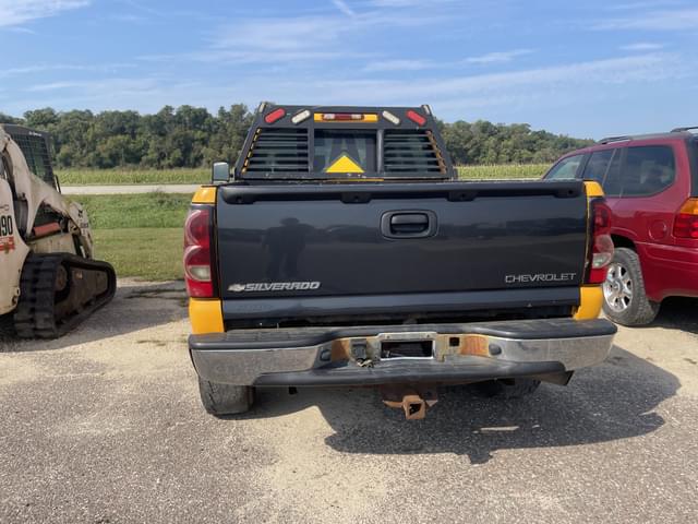 Image of Chevrolet 2500HD equipment image 3