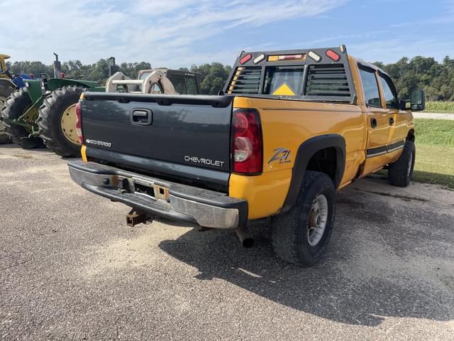 Image of Chevrolet 2500HD equipment image 2