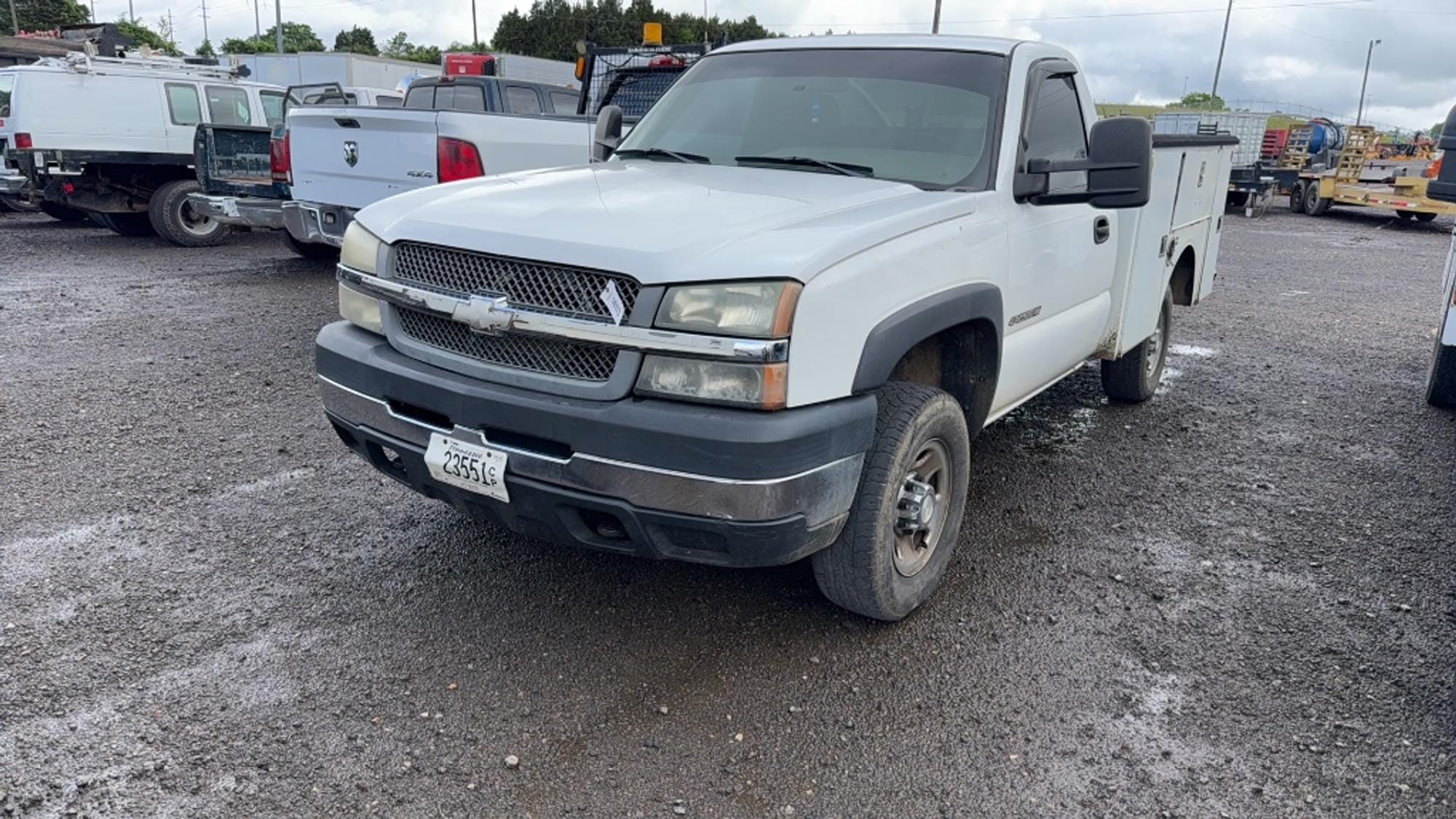 2004 Chevrolet 2500HD Equipment Image0
