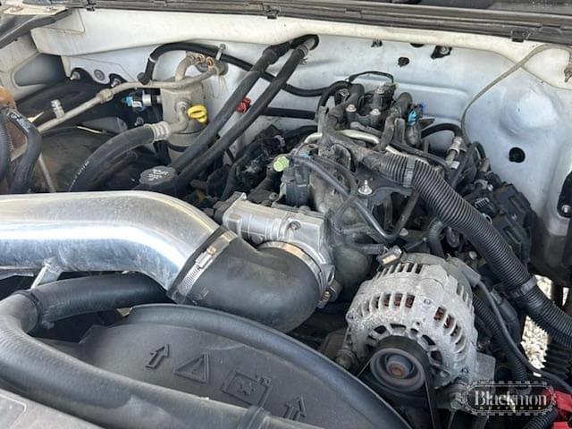 Image of Chevrolet 2500HD equipment image 3