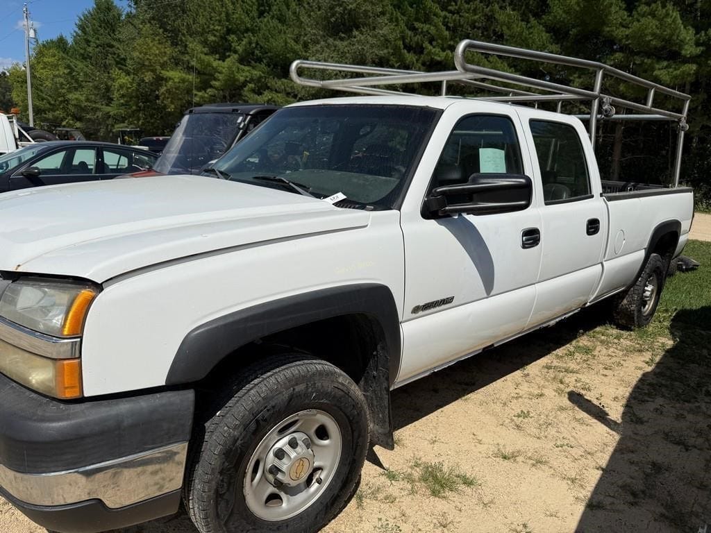 2004 Chevrolet 2500HD Equipment Image0