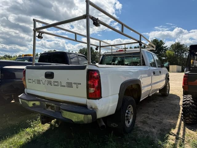 Image of Chevrolet 2500HD equipment image 2