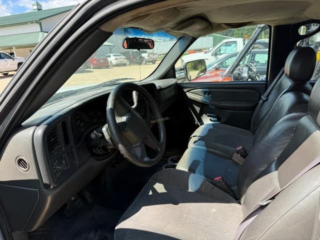 Image of Chevrolet 2500HD equipment image 4