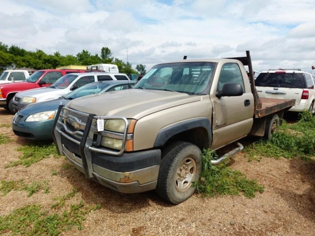 2004 Chevrolet 2500 Equipment Image0