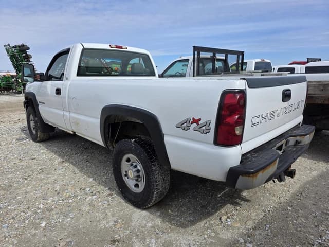 Image of Chevrolet 2500 equipment image 2