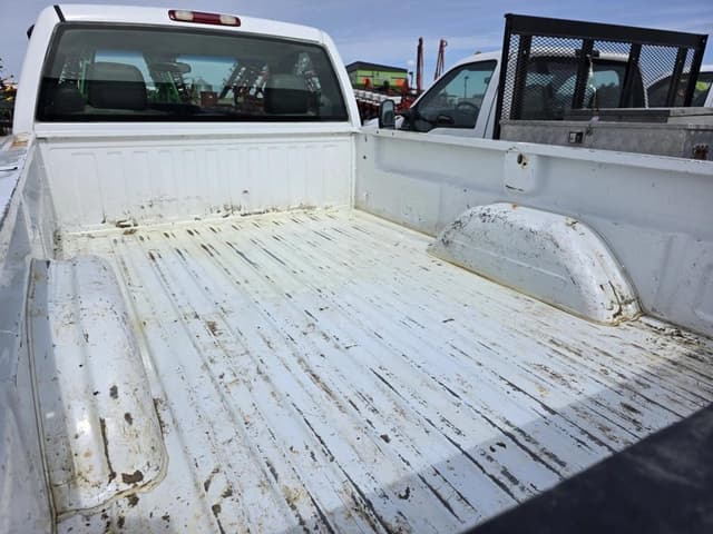 Image of Chevrolet 2500 equipment image 3