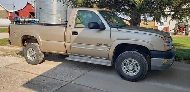 Image of Chevrolet 2500HD equipment image 1