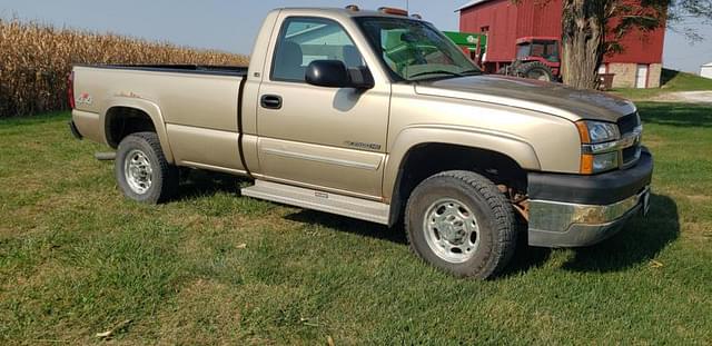 Image of Chevrolet 2500HD equipment image 3