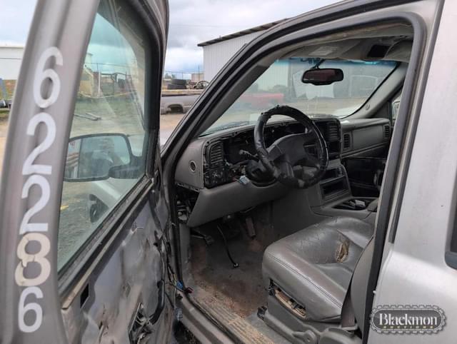 Image of Chevrolet 2500HD equipment image 2