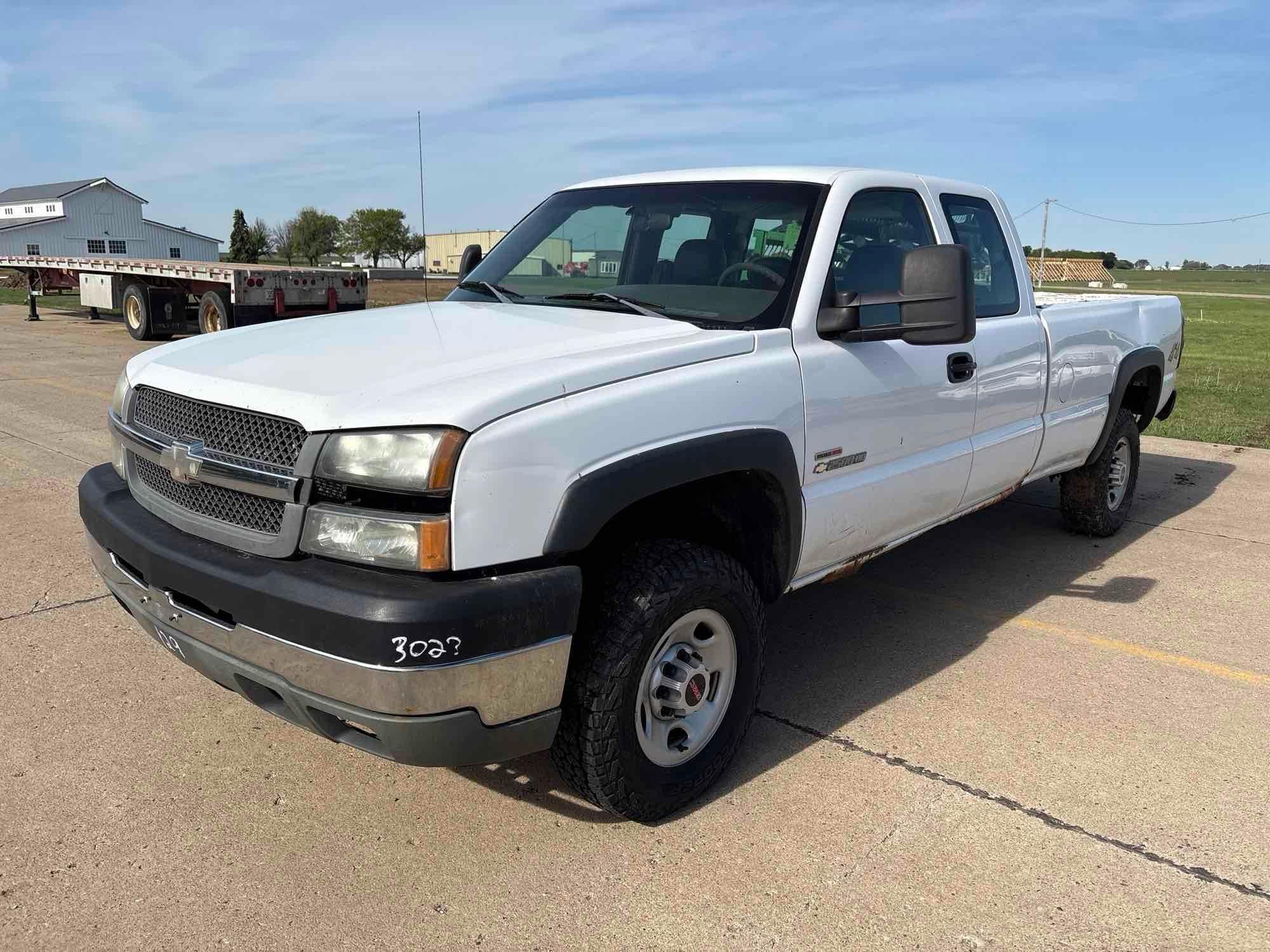 2004 Chevrolet 2500HD Equipment Image0