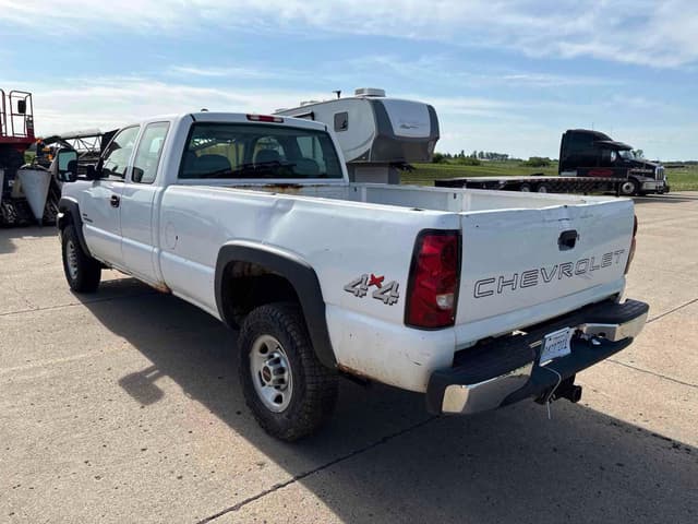Image of Chevrolet 2500HD equipment image 3