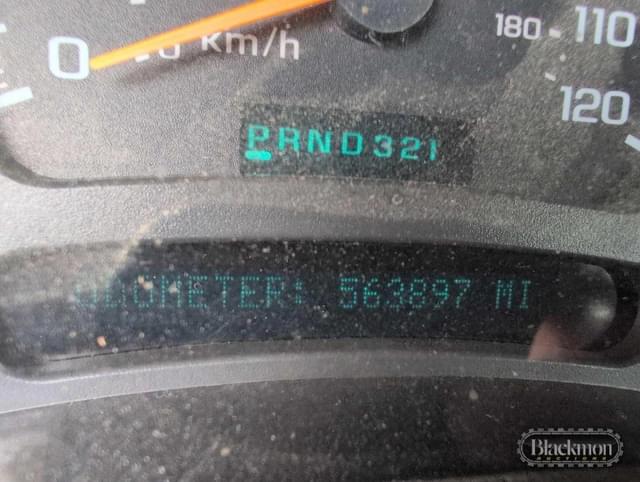 Image of Chevrolet 2500HD equipment image 3