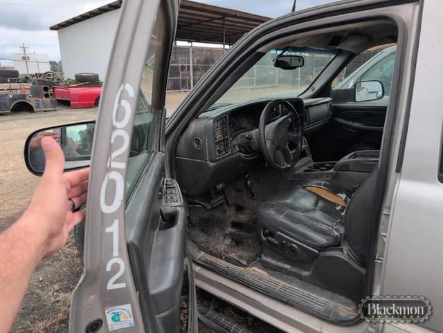 Image of Chevrolet 2500HD equipment image 2