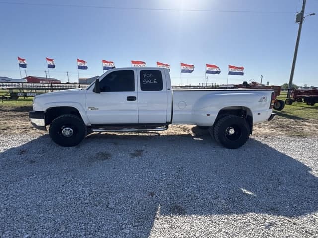 Image of Chevrolet 3500 equipment image 1