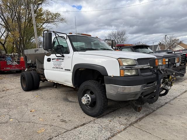 Image of Chevrolet 3500 equipment image 2