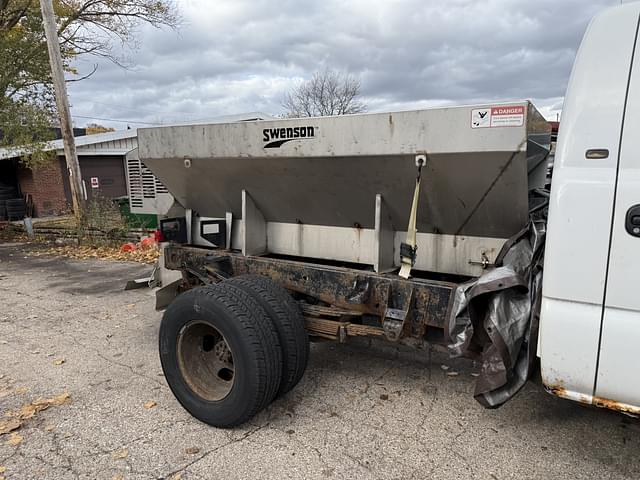 Image of Chevrolet 3500 equipment image 4