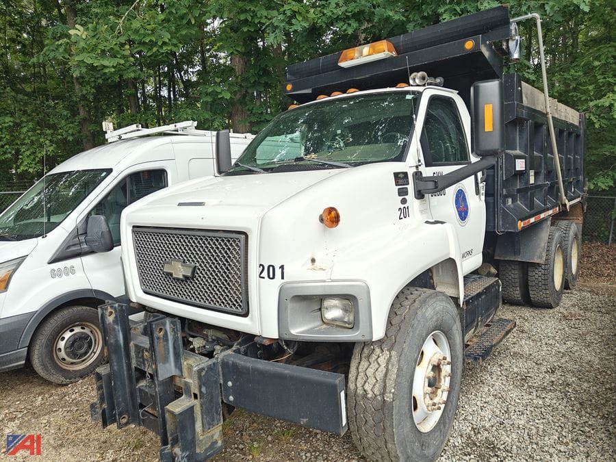 2004 Chevrolet C8500 Equipment Image0