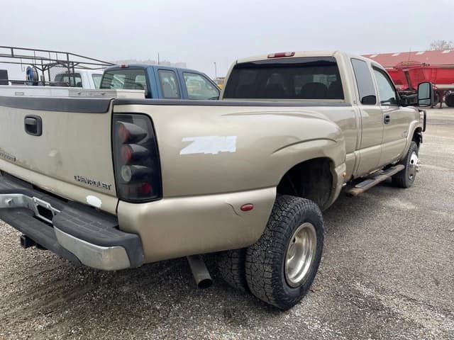 Image of Chevrolet 3500 equipment image 2