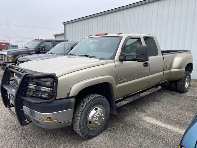 Image of Chevrolet 3500 equipment image 3