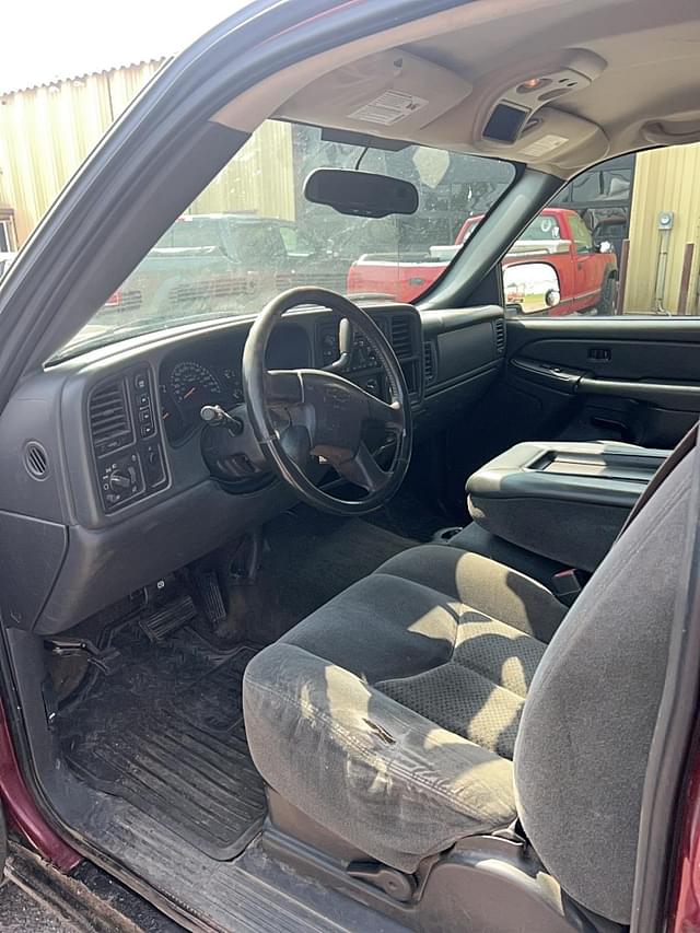 Image of Chevrolet 1500 equipment image 4