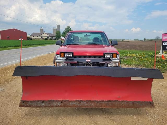 Image of Chevrolet 2500HD equipment image 3