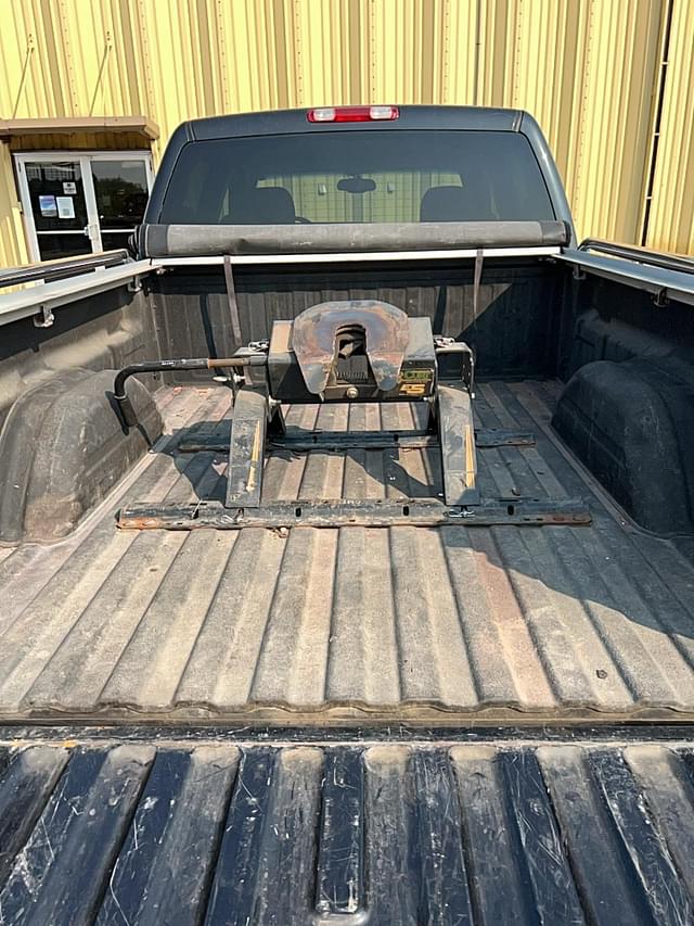 Image of Chevrolet 2500 equipment image 2