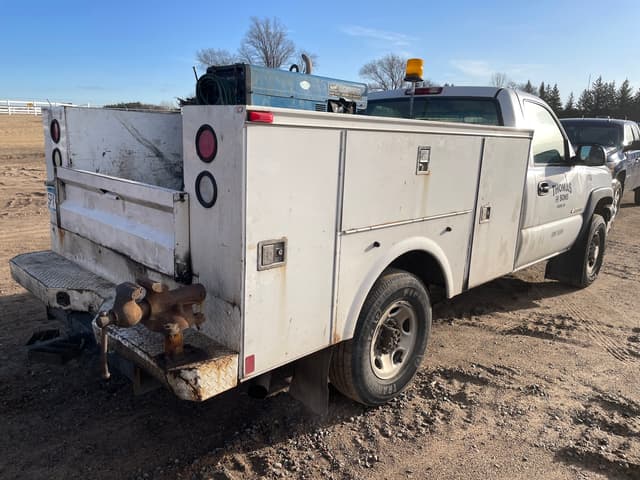Image of Chevrolet 2500 equipment image 2