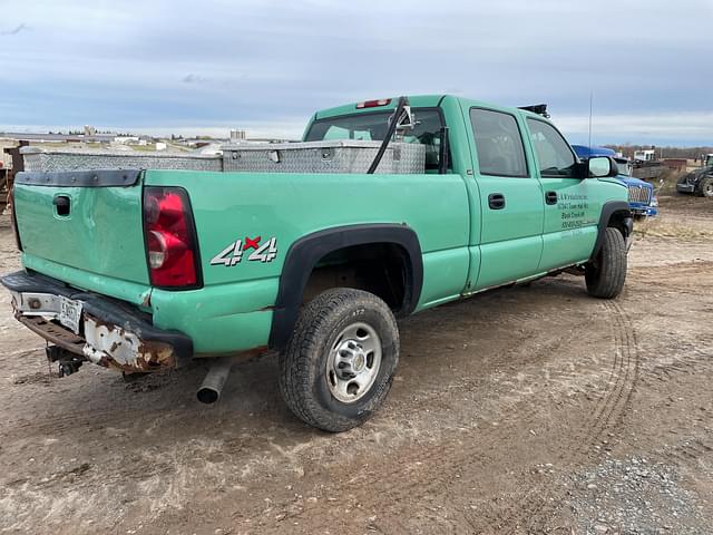 Image of Chevrolet 2500HD equipment image 2