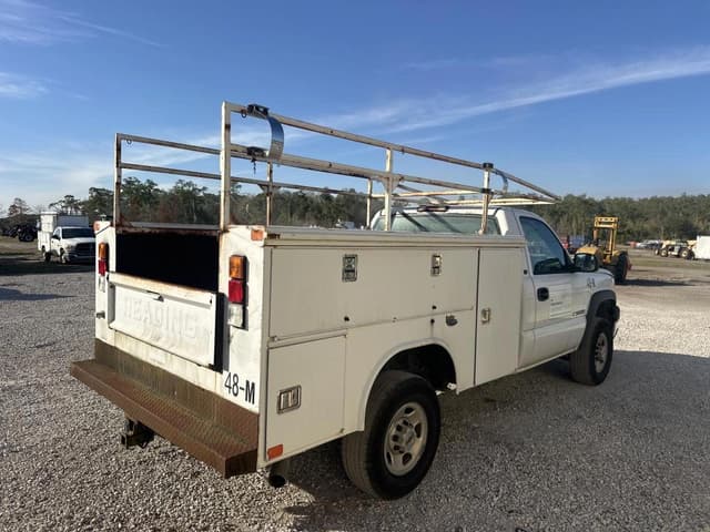 Image of Chevrolet 2500HD equipment image 2