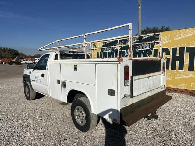 Image of Chevrolet 2500HD equipment image 1