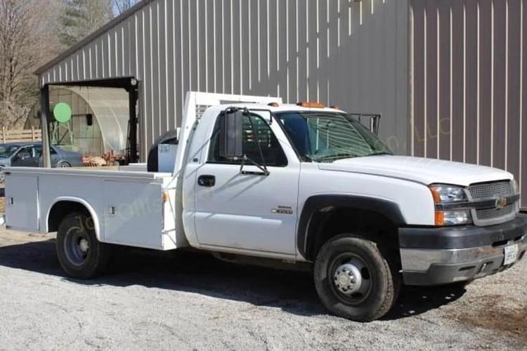 2004 Chevrolet 3500 Equipment Image0