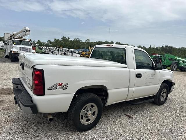 Image of Chevrolet Silverado equipment image 2
