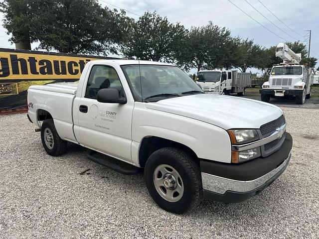 Image of Chevrolet Silverado equipment image 3